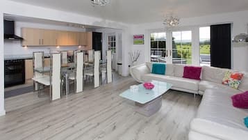 Deluxe Chalet, 4 Bedrooms, Non Smoking, Hot Tub (The Party Lodge) | Private kitchen | Fridge, microwave, oven, stovetop