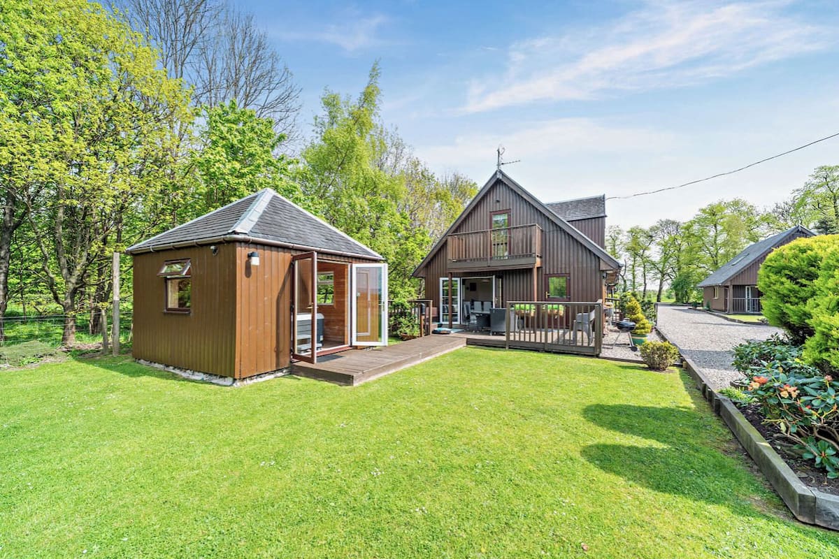 "Topaz" Luxury 5-Bedroom Lodge with Hot Tub | Terrace/patio