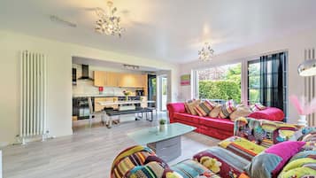 Deluxe Chalet, 4 Bedrooms, Non Smoking, Hot Tub (The Party Lodge) | Private kitchen | Fridge, microwave, oven, stovetop