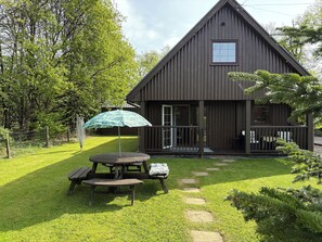 Front of property - La Fortuna Lodges (Stirling)