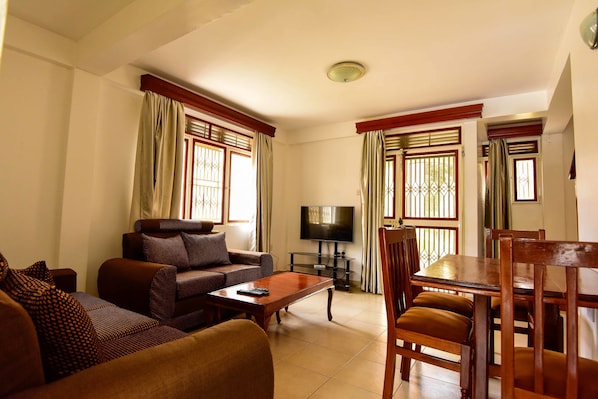 Flat-screen TV - Corinya Serviced Apartments (Entebbe)