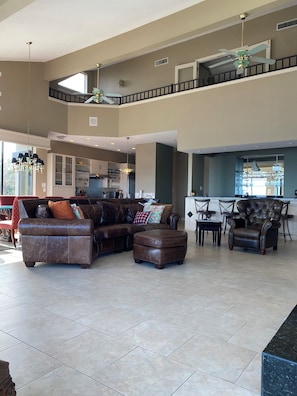 Smart TV, fireplace, Hulu, DVD player
