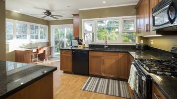 Fridge, microwave, stovetop, dishwasher