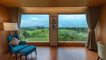 Executive Room, 1 King Bed, Golf View | Golf view