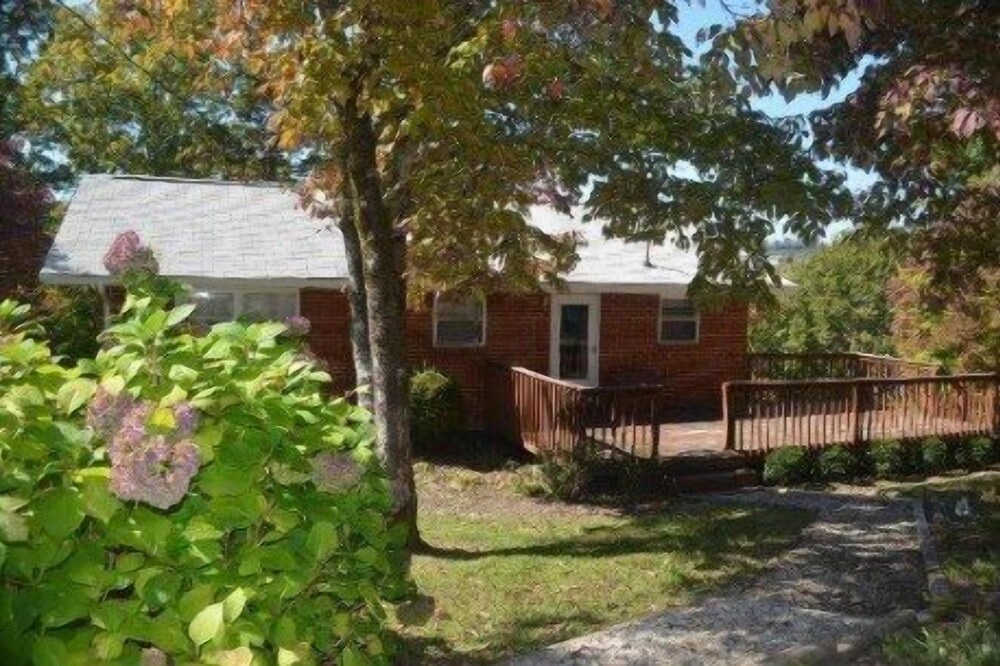 House on the top floor by the beautiful lake Norris with accessible boat slip