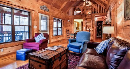 Great Smoky Mountain Creekside Cabin
