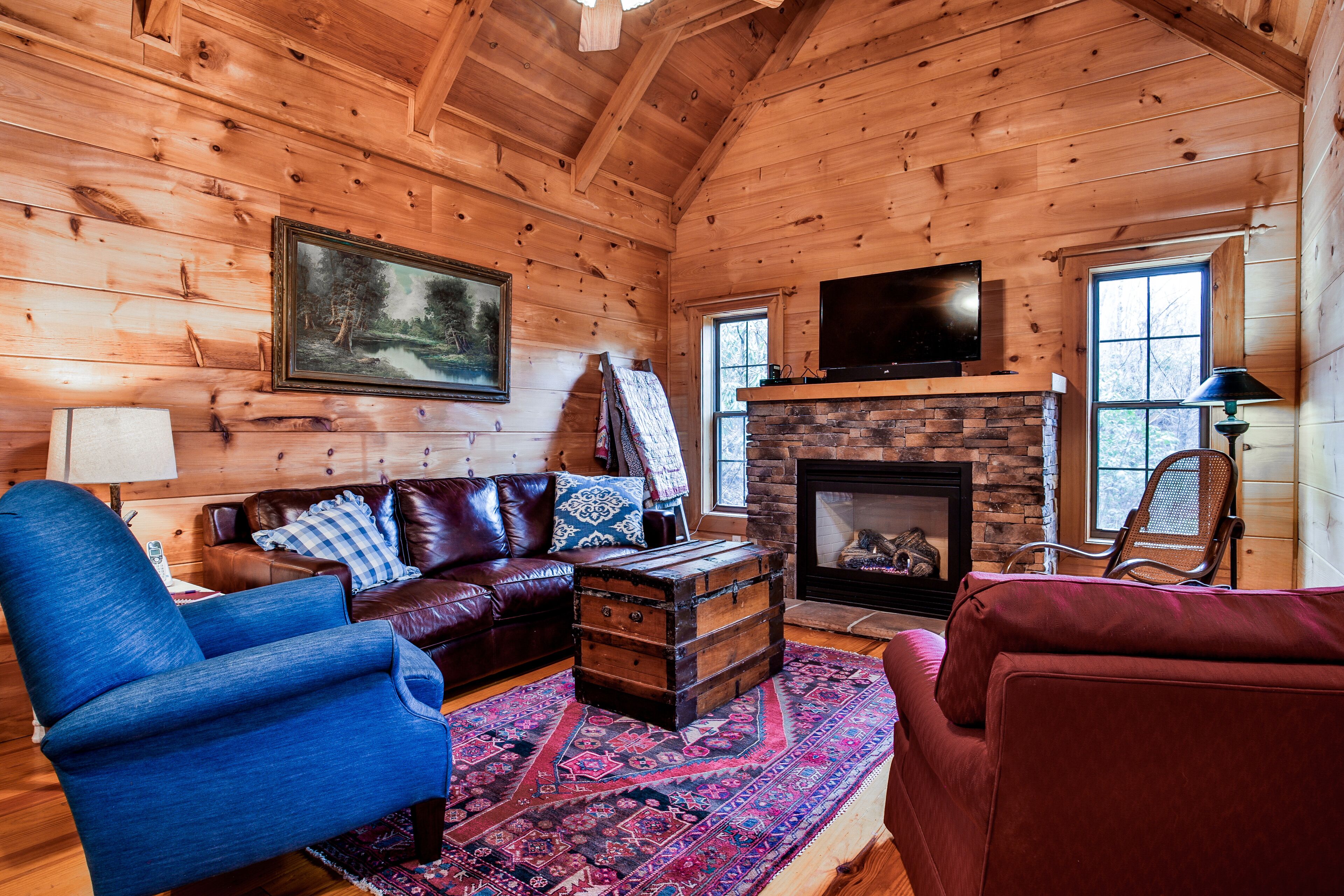 Great Smoky Mountain Creekside Cabin
