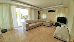 Villa, 3 Schlafzimmer | Wohnzimmer | LCD-Fernseher