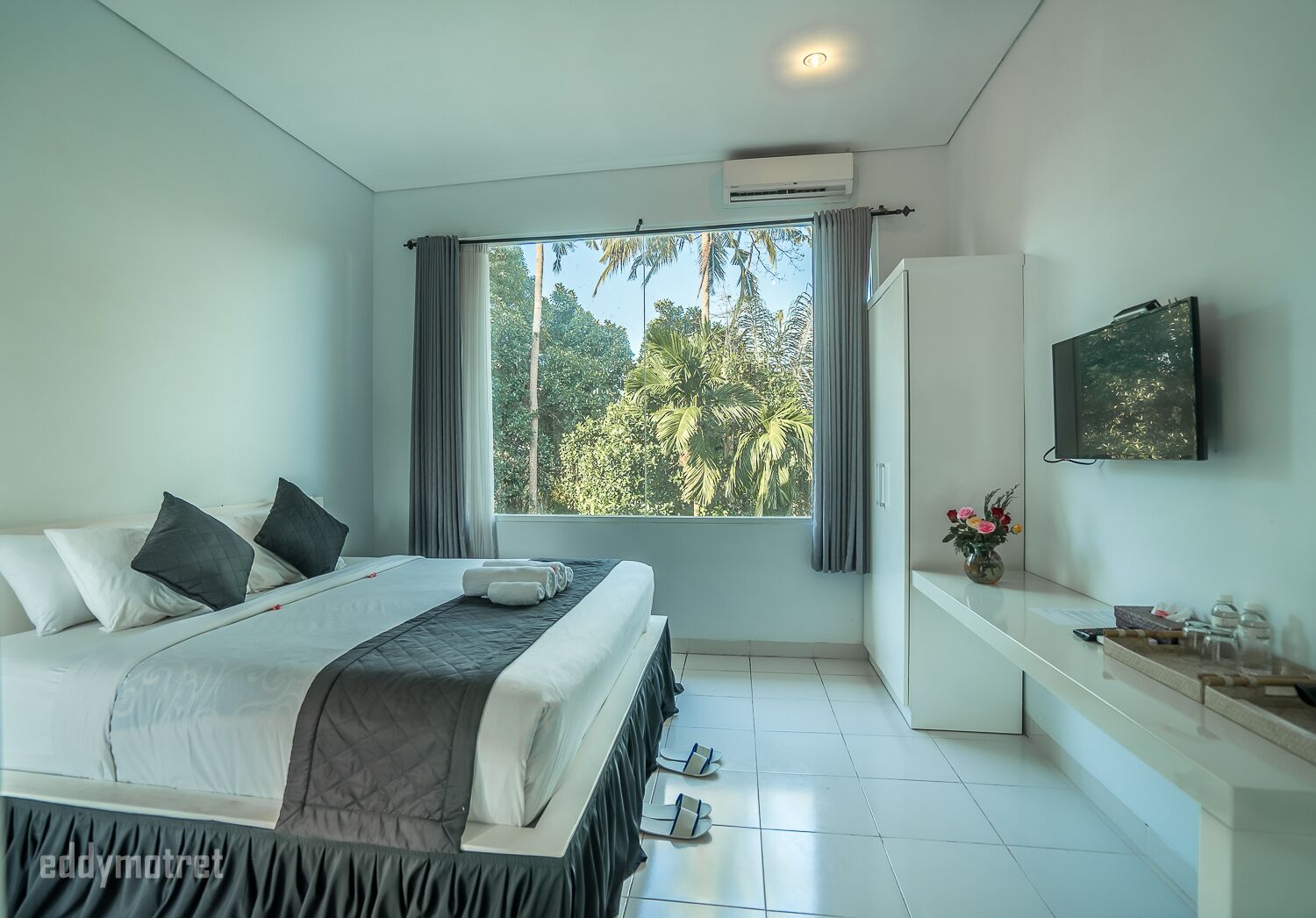 A Luxury deluxe room in rice paddy, Ubud