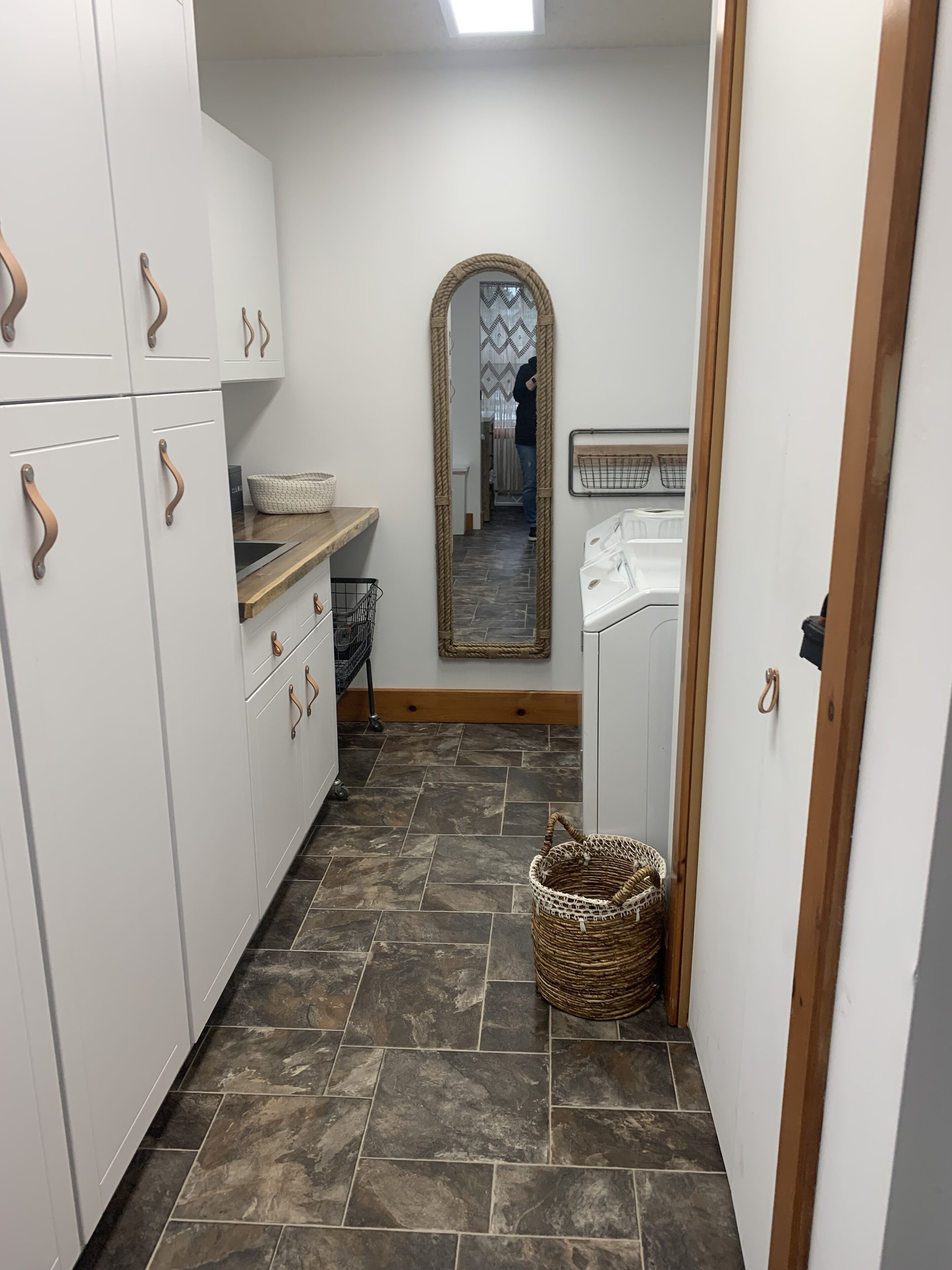 Large cottage on the Winnipeg River/summer and winter rentals<br>Easy access always