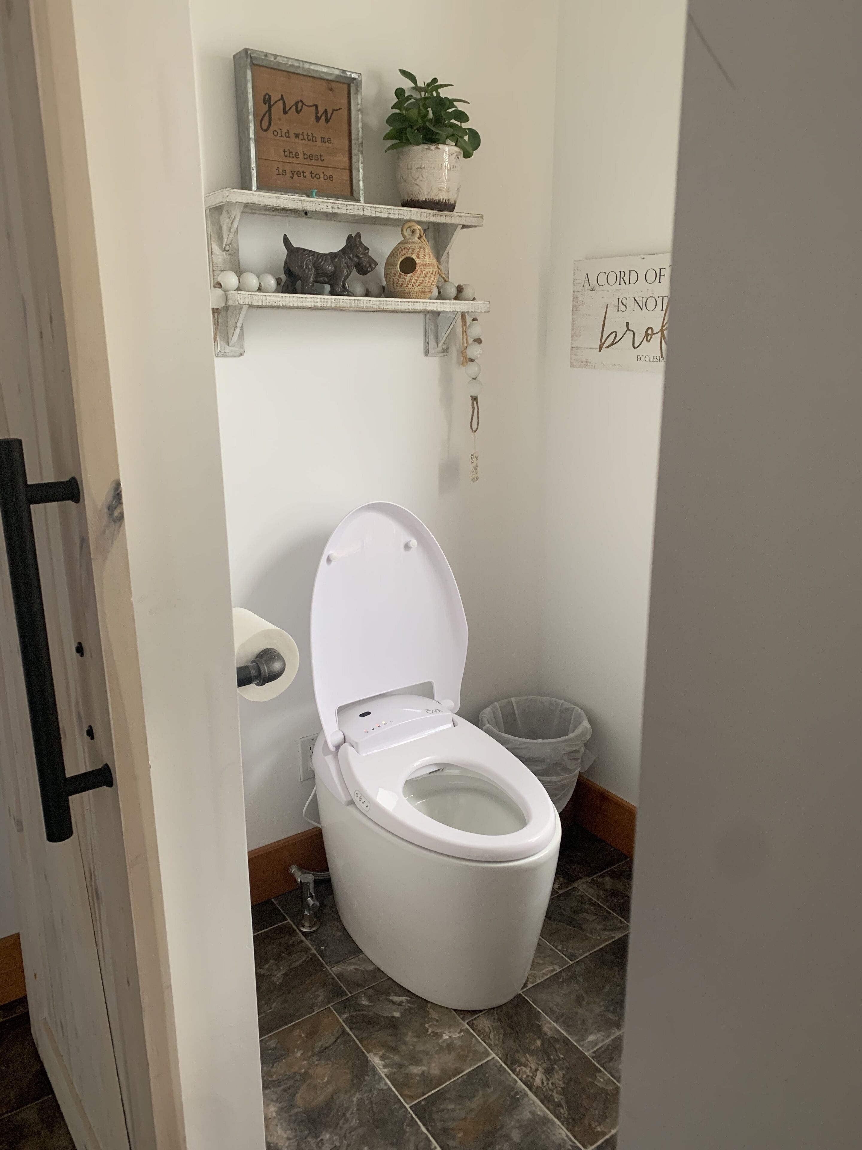 Large cottage on the Winnipeg River/summer and winter rentals<br>Easy access always