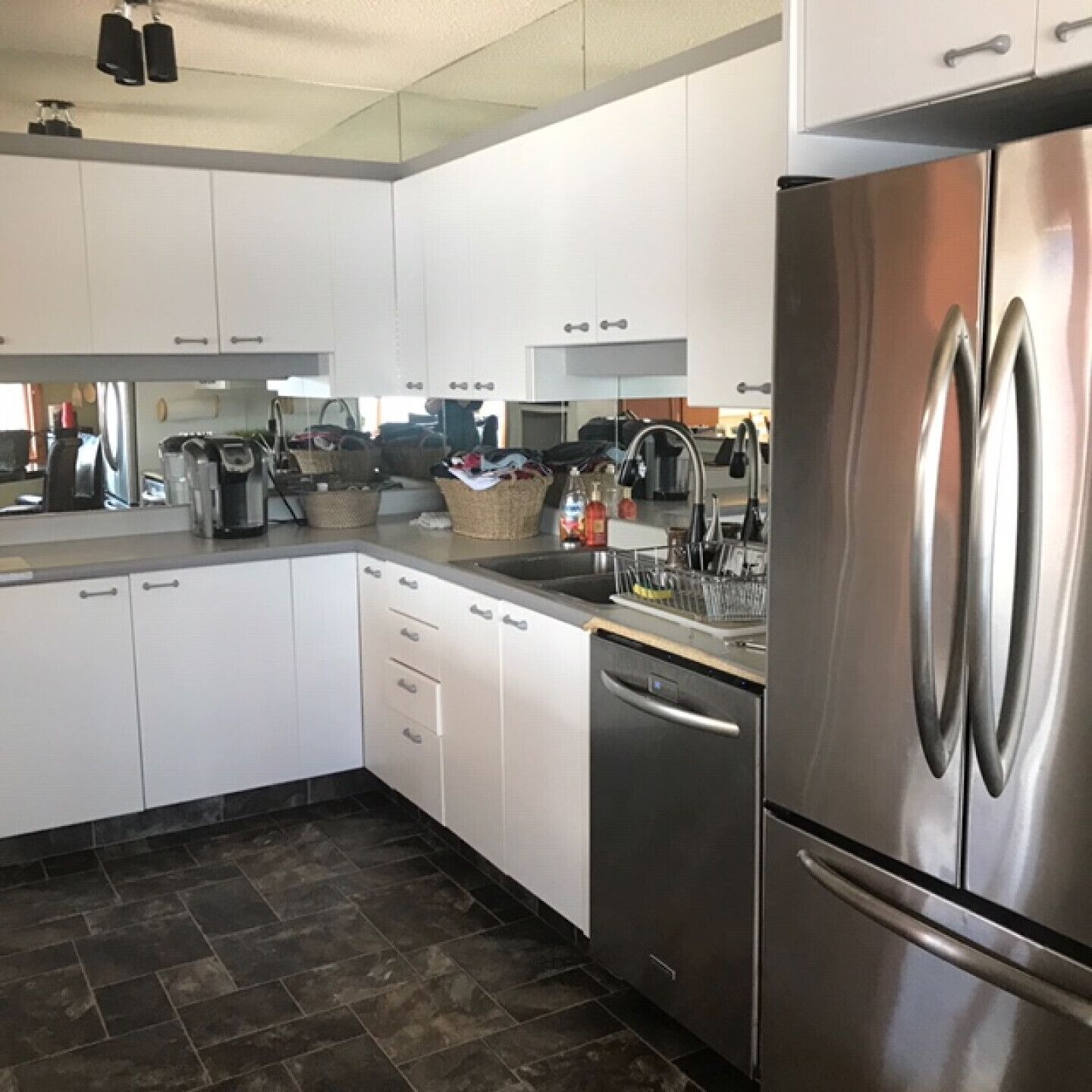 Large cottage on the Winnipeg River/summer and winter rentals<br>Easy access always