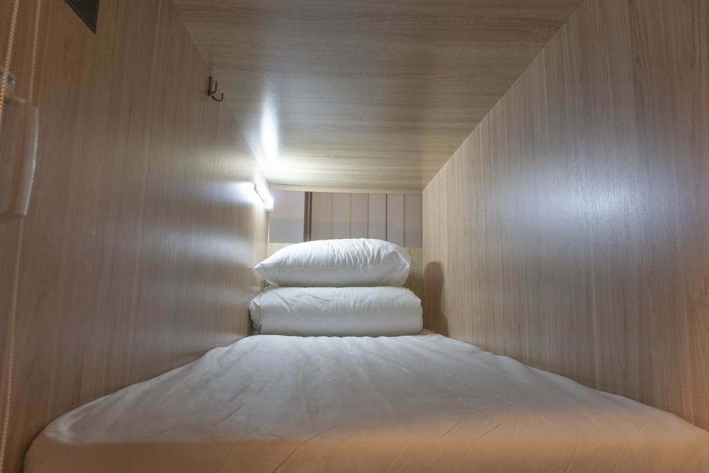 Bed in 2-Level Until (Single) for men and women | In-room safe, blackout drapes, soundproofing, free WiFi
