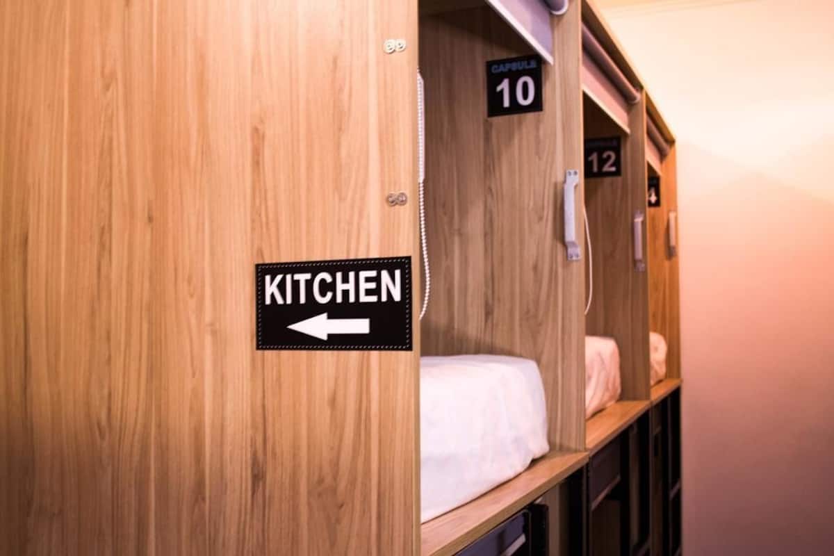 Dormitorio condiviso | Una cassaforte in camera, tende oscuranti, insonorizzazione