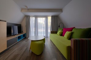 40-inch LED TV with satellite channels, TV