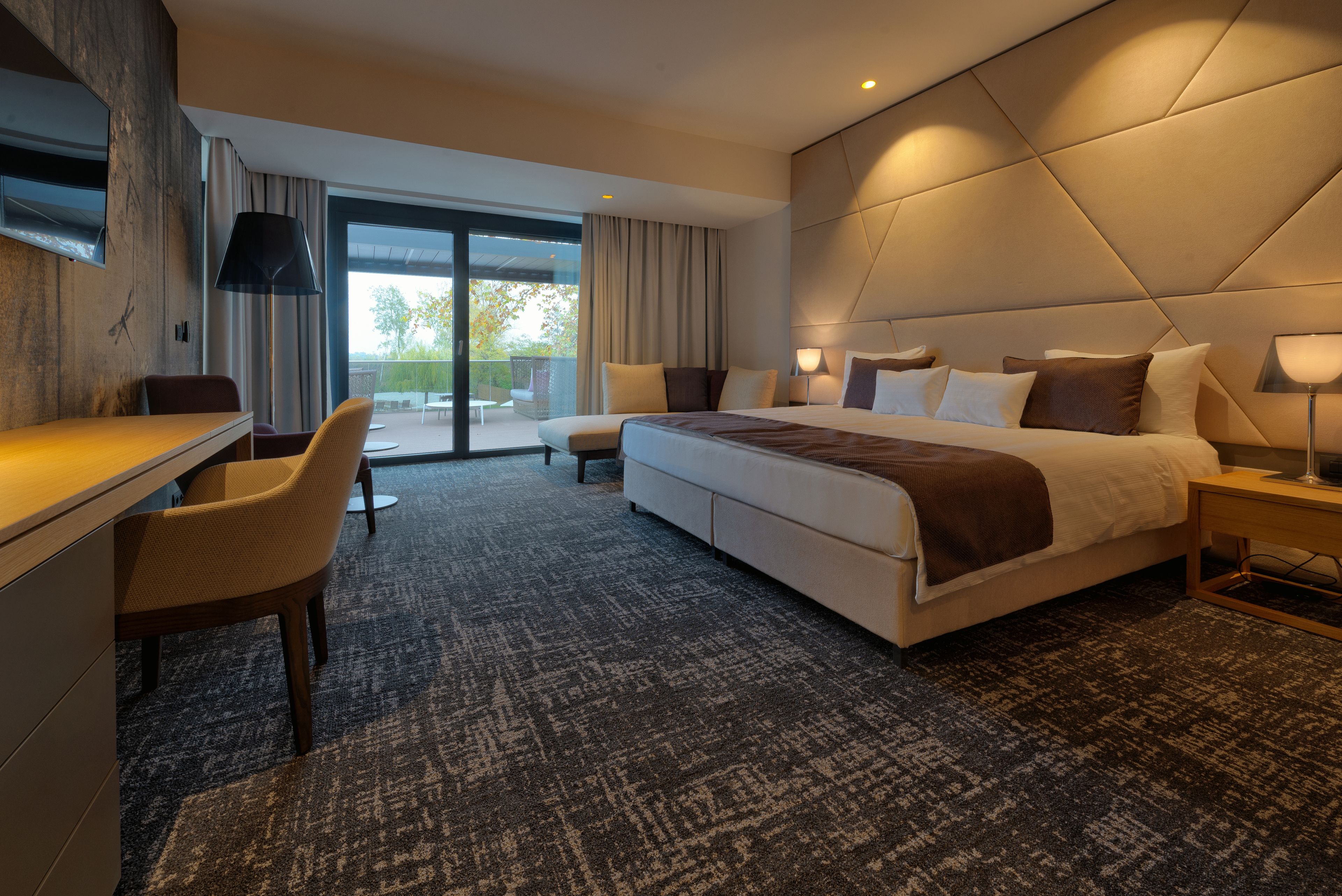 Premium-Doppelzimmer | Hochwertige Bettwaren, Minibar, Zimmersafe, Schreibtisch