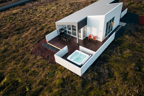 Two bedroom suite House with hot tub | Terrace/patio