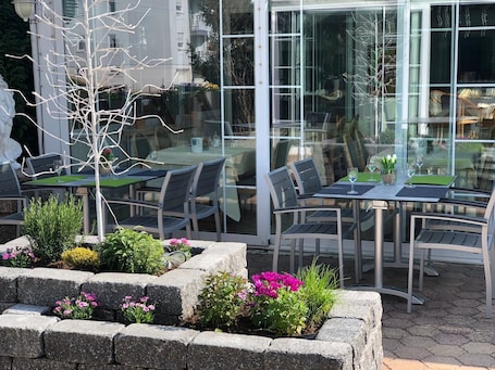Lunch and dinner served. Hotel Restaurant Angelo