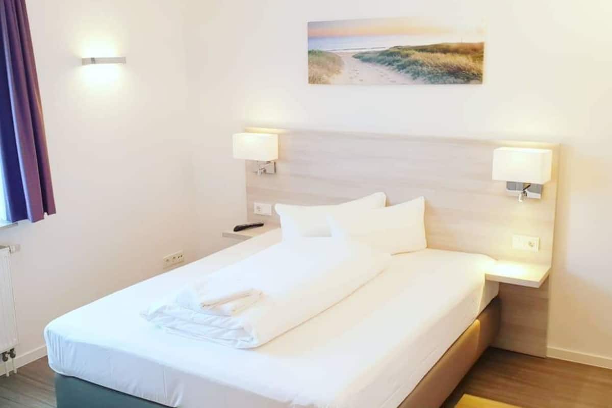 double room single use | desk, blackout curtains, free wifi, bed sheets