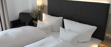 Business Double Room | Pillow-top beds, minibar, in-room safe, desk