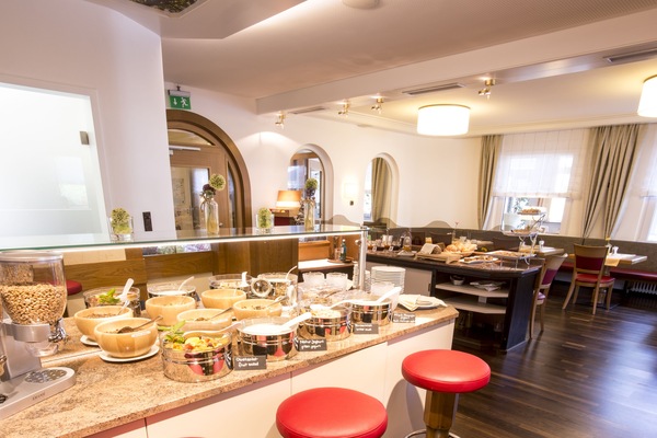 Daily buffet breakfast for a fee