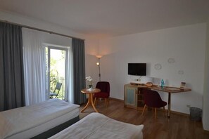 In-room safe, soundproofing, free WiFi, bed sheets - Hotel & Gasthaus Zur Linde (Freital)