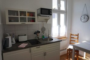 Kühlschrank, Mikrowelle