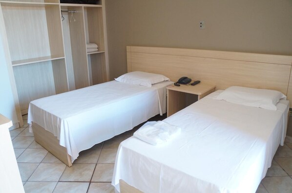 Minibar, escritorio, cortinas blackout y wifi gratis 