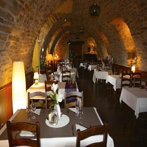Dinner served, French cuisine - Auberge de la Planquette (Requista)