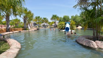 Piscina interna, 3 piscinas externas