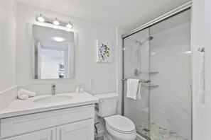 Shower, hair dryer, towels - Iconic Ilikai Hotel #1004. Newly Renovated One Bedroom Unit! (Honolulu)