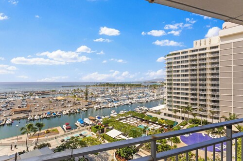 Iconic Ilikai Hotel #1004. Newly Renovated One Bedroom Unit!