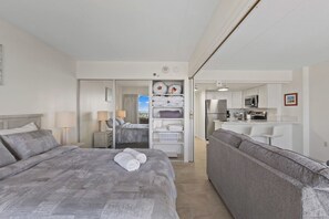 2 bedrooms, iron/ironing board, free WiFi, bed sheets