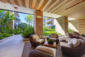 Terrace/patio - Welcome to #8301! Oahu's #1 Luxury Condo in the "Park Lane." (Honolulu)