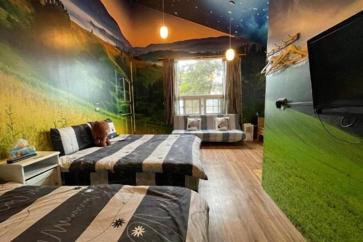 Soundproofing, free WiFi, bed sheets