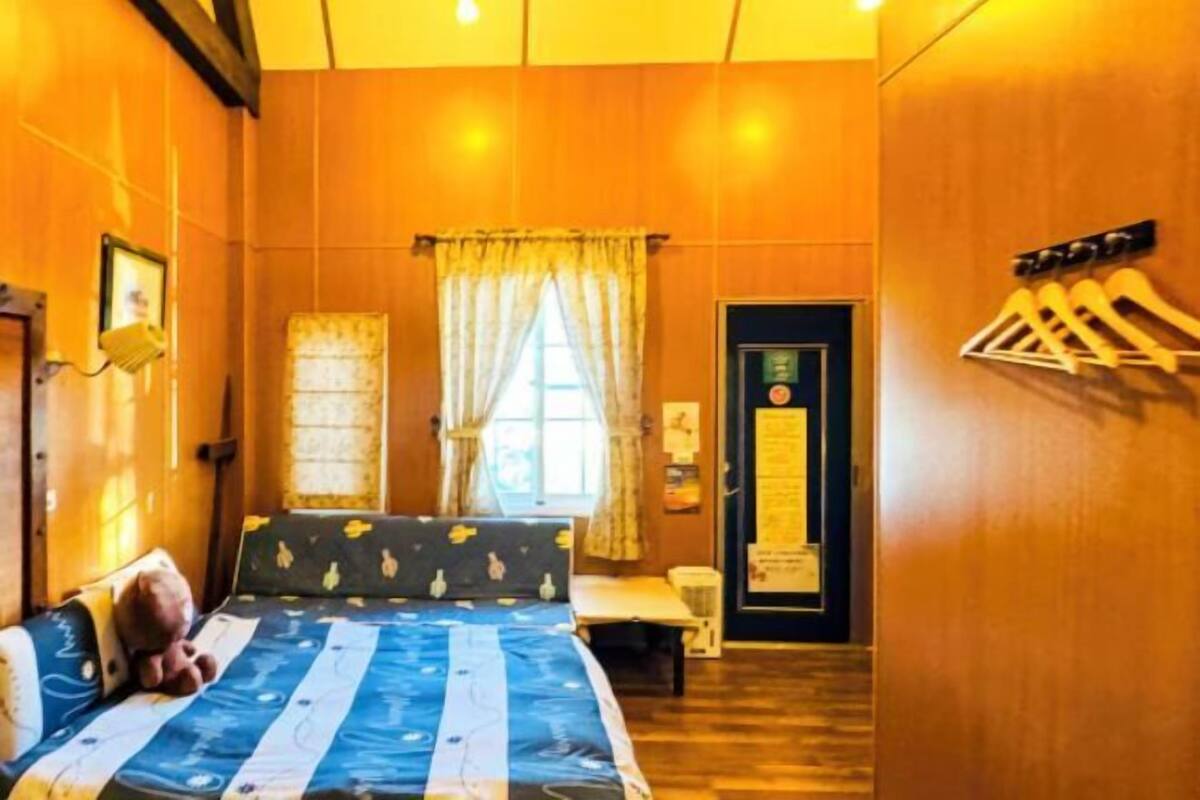 Soundproofing, free WiFi, bed sheets
