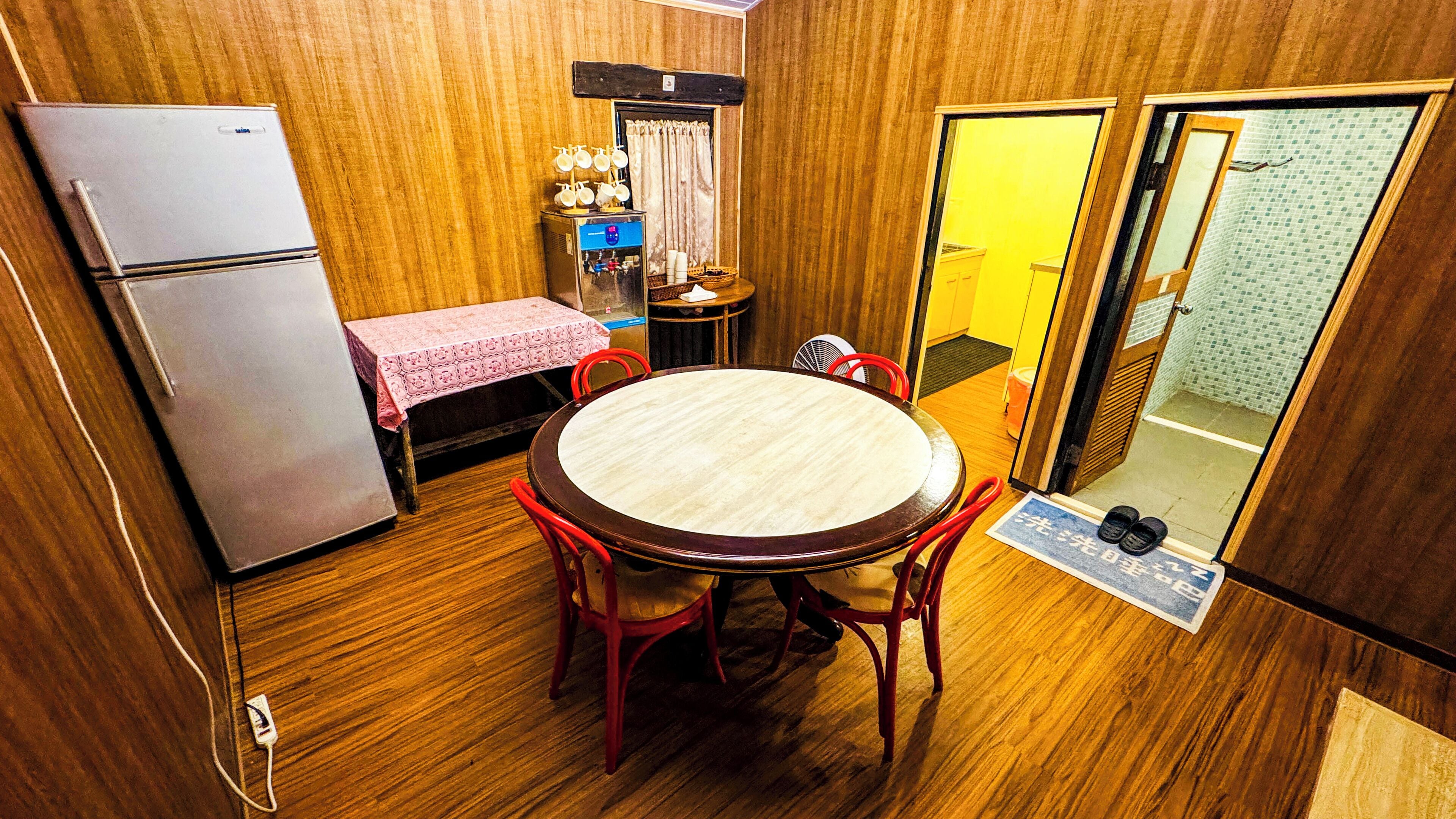 Family House, Non Smoking | In-room dining