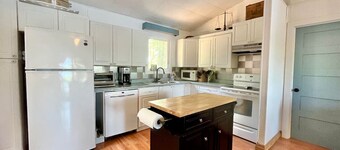 Private Waterfront Cottage met uitzicht op het strand en de zonsondergang