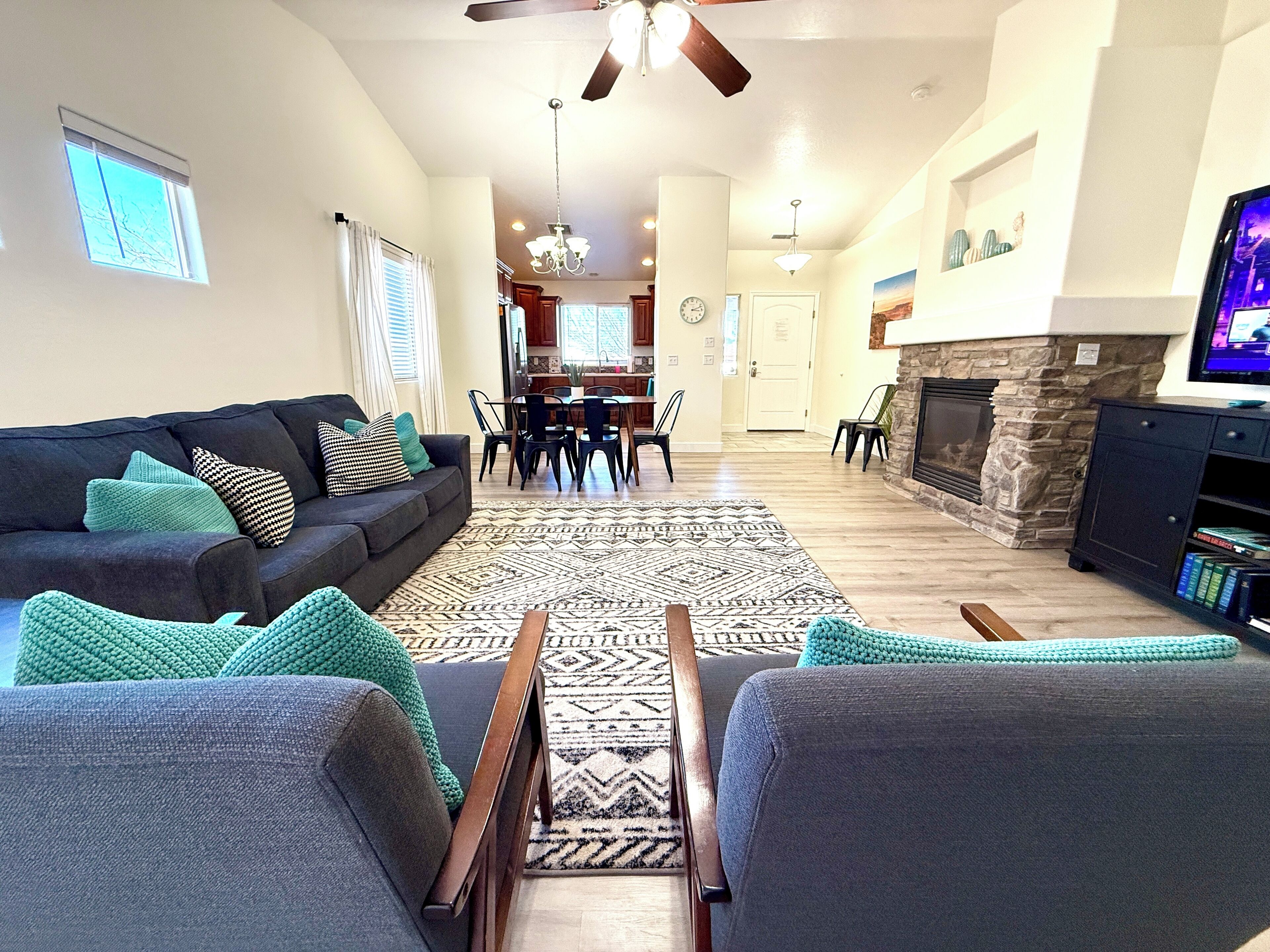 Smart-TV, Kamin, Netflix, Bücher