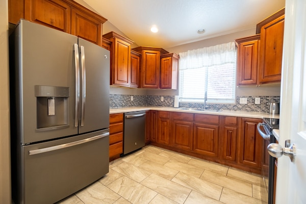 Køleskab, mikrobølgeovn, ovn, kogeplade