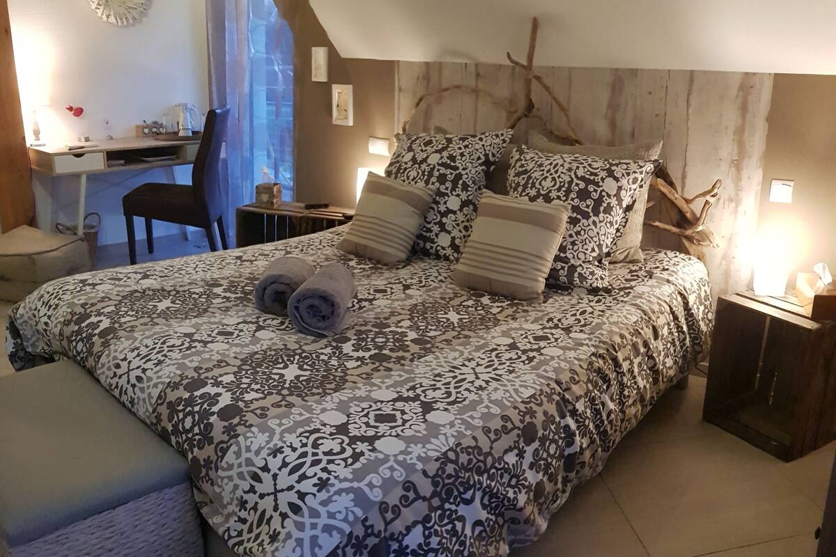 Deluxe-Doppelzimmer, 1 King-Bett, Gartenblick | 1 Schlafzimmer, hochwertige Bettwaren, Betten mit Memory-Foam-Matratzen