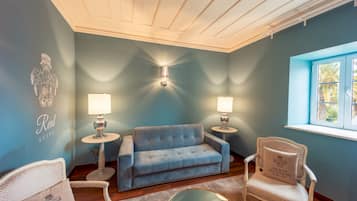 Suite Royal | Zona de estar | Una televisión LCD