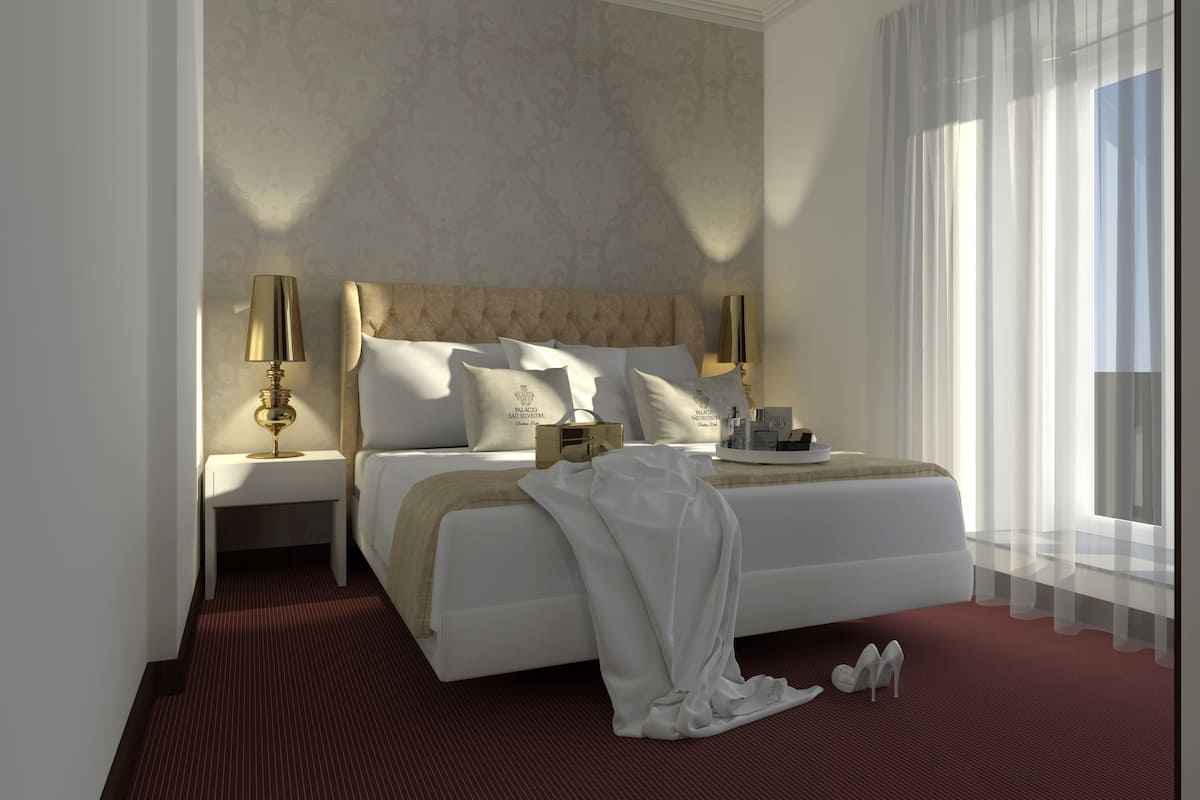 Minibar, in-room safe, soundproofing, WiFi (free)