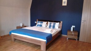 Bureau, Wi-Fi gratuit, draps fournis