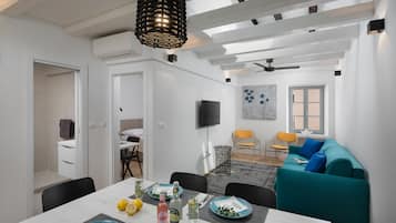 Deluxe Apartment, 2 Bedrooms, 2 Bathrooms, City View | Private kitchen | Full-sized fridge, microwave, oven, stovetop