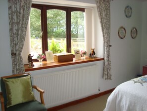 Traditional Double Room (Room 3) - The Farmhouse Lochmeyler (Haverfordwest)