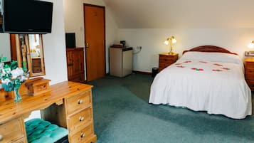 Traditionelt værelse med dobbeltseng eller 2 enkeltsenge - eget badeværelse (Room 1) | Wi-Fi