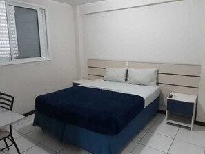 Chambre Double, 1 lit double, non-fumeurs | 1 chambre, Wi-Fi gratuit, draps fournis