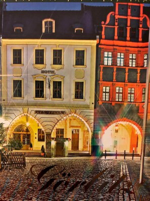 A hotel with a central entrance, multiple windows, and a sign above the entrance. - Landeskrone loft maisonette - Altstadthaus / Ferienwohnungen Görlitz (Görlitz)