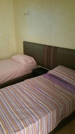 Departamento, 2 habitaciones, para fumadores, vista al jardín | Ropa de cama 